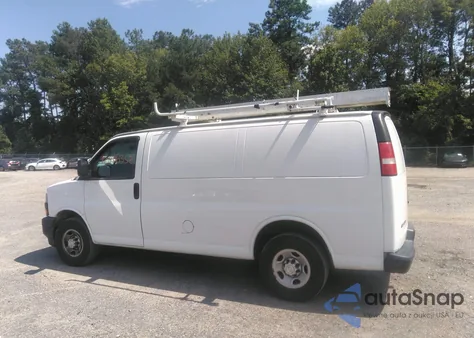 2019 Chevrolet Express 2500 Work Van z USA, uszkodzony, nr VIN 1GCWGAFPXK1240332